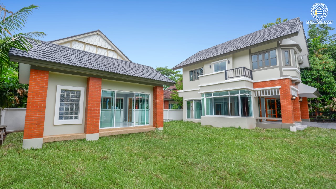 บ้านมือสองตกแต่งใหม่ ม.วรารมย์ เพชรเกษม81 แบรนด์ Q.House รองรับทุกความสุข เนื้อที่ 104 ตร.ว. ฟังก์ชัน 4 ห้องนอน 4 ห้องน้ำ (มีเรือนรับรองด้านข้าง พร้อมห้องน้ำในตัว) จอดรถได้ 2 คัน บนทำเลใกล้ The Mall บางแค และเชื่อมต่อ ถ.พุทธมณฑลสาย4 และ ถ.กาญจนาฯ